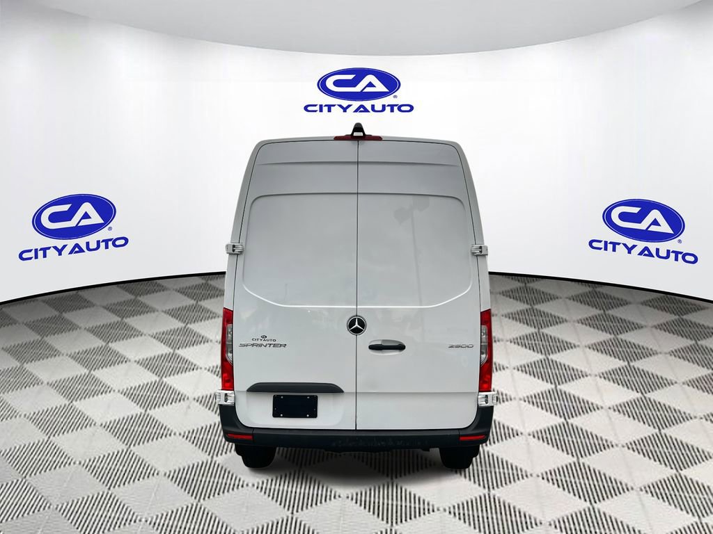 Used 2025 Mercedes-Benz Sprinter 2500 image 5