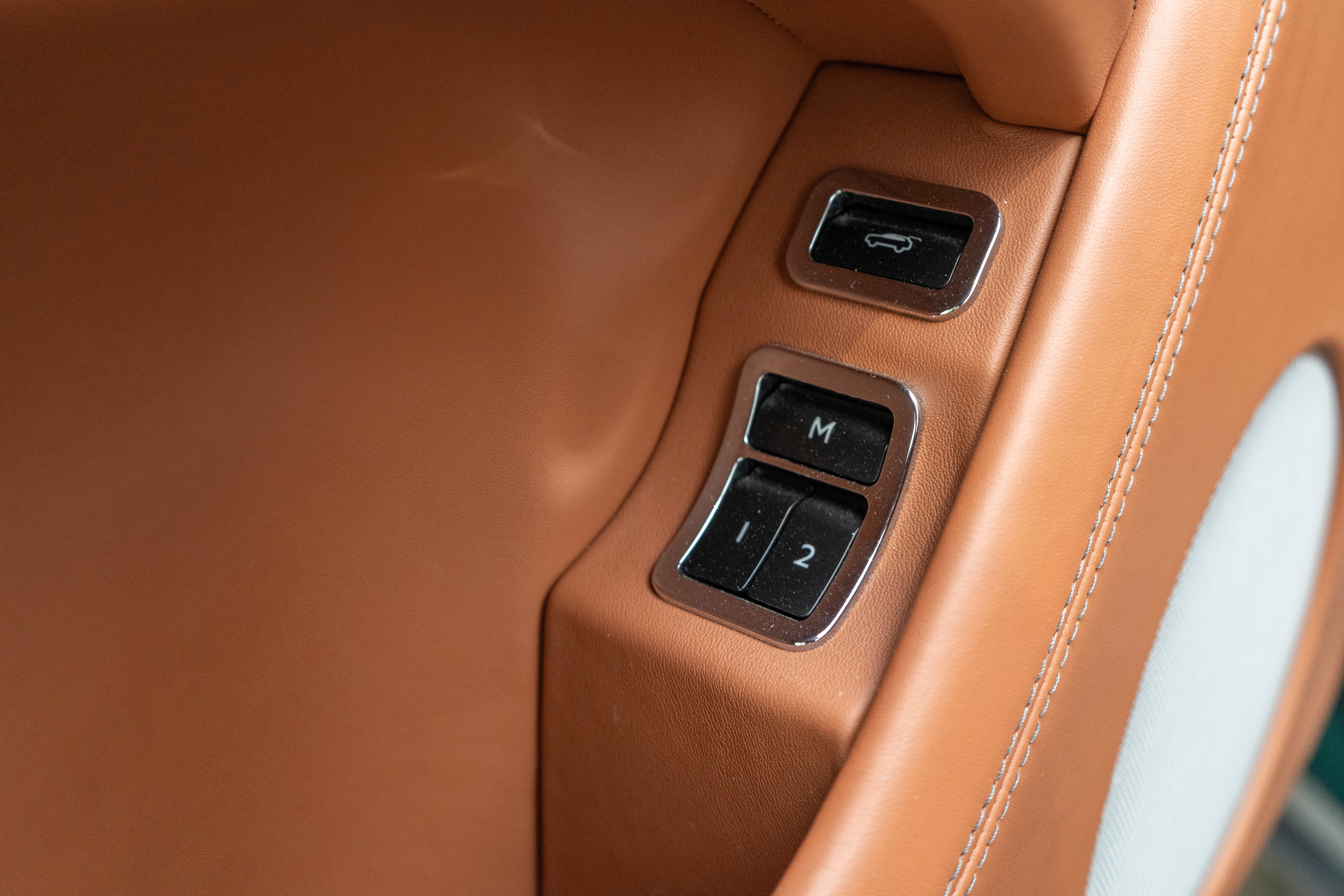 Used 2017 Bentley Bentayga image 13