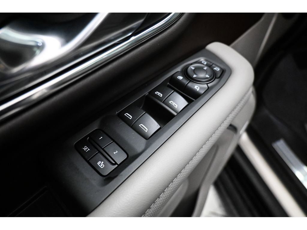 Used 2022 GMC Yukon SLT w/ SLT Luxury Package AWD/4WD image 32