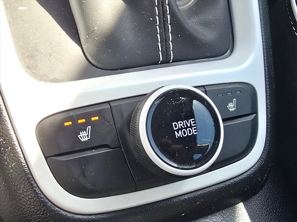 Used 2025 Hyundai Venue Limited image 9