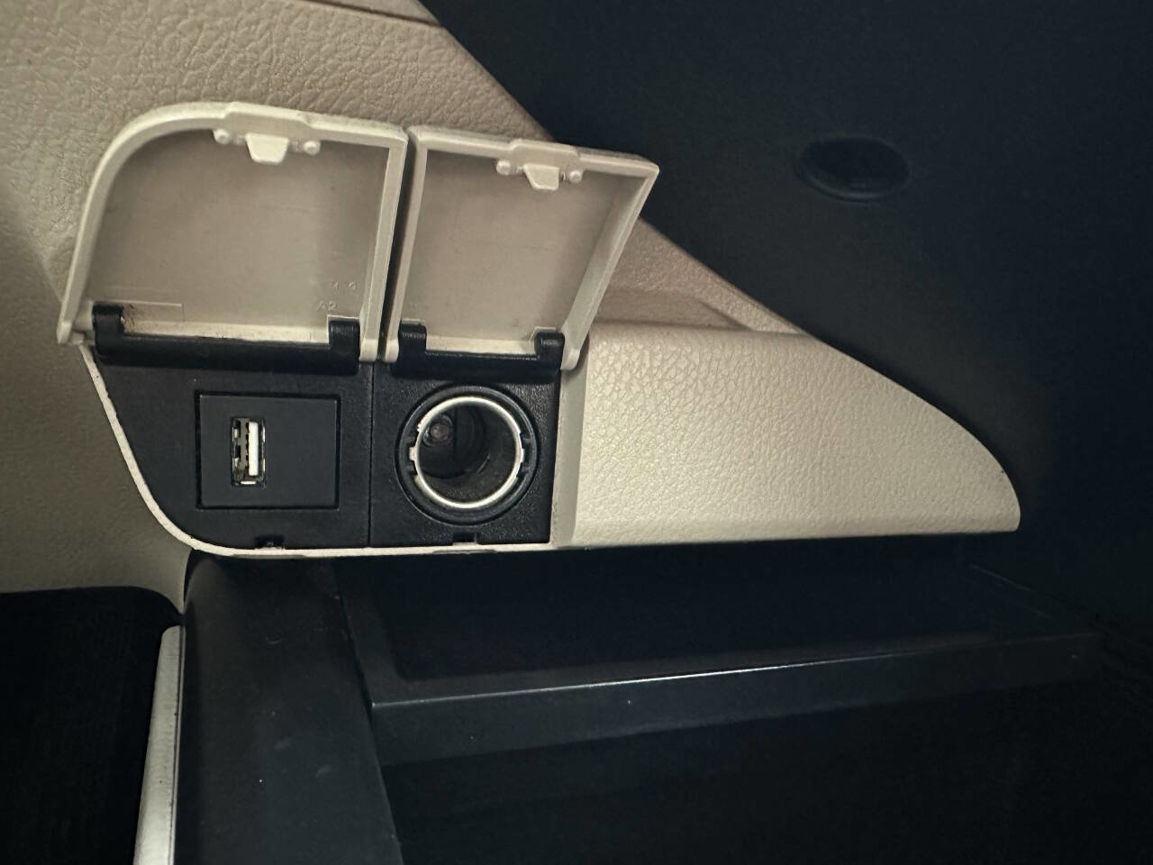 Used 2020 Toyota Camry LE image 29