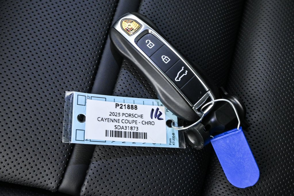 Certified 2025 Porsche Cayenne Coupe image 41
