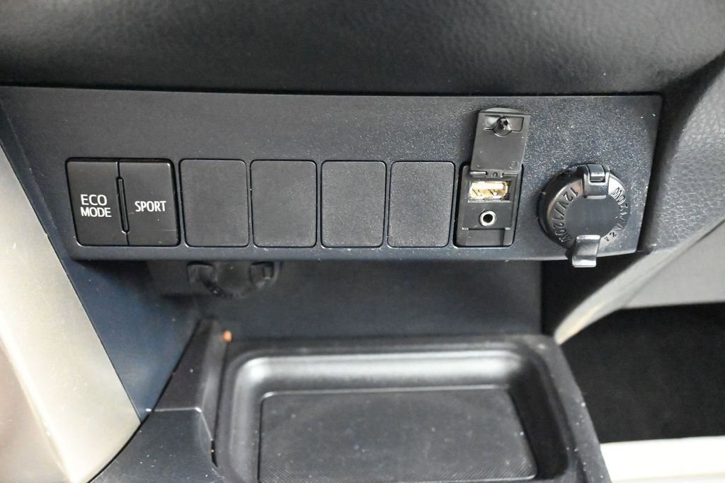 Used 2015 Toyota RAV4 XLE AWD/4WD image 57