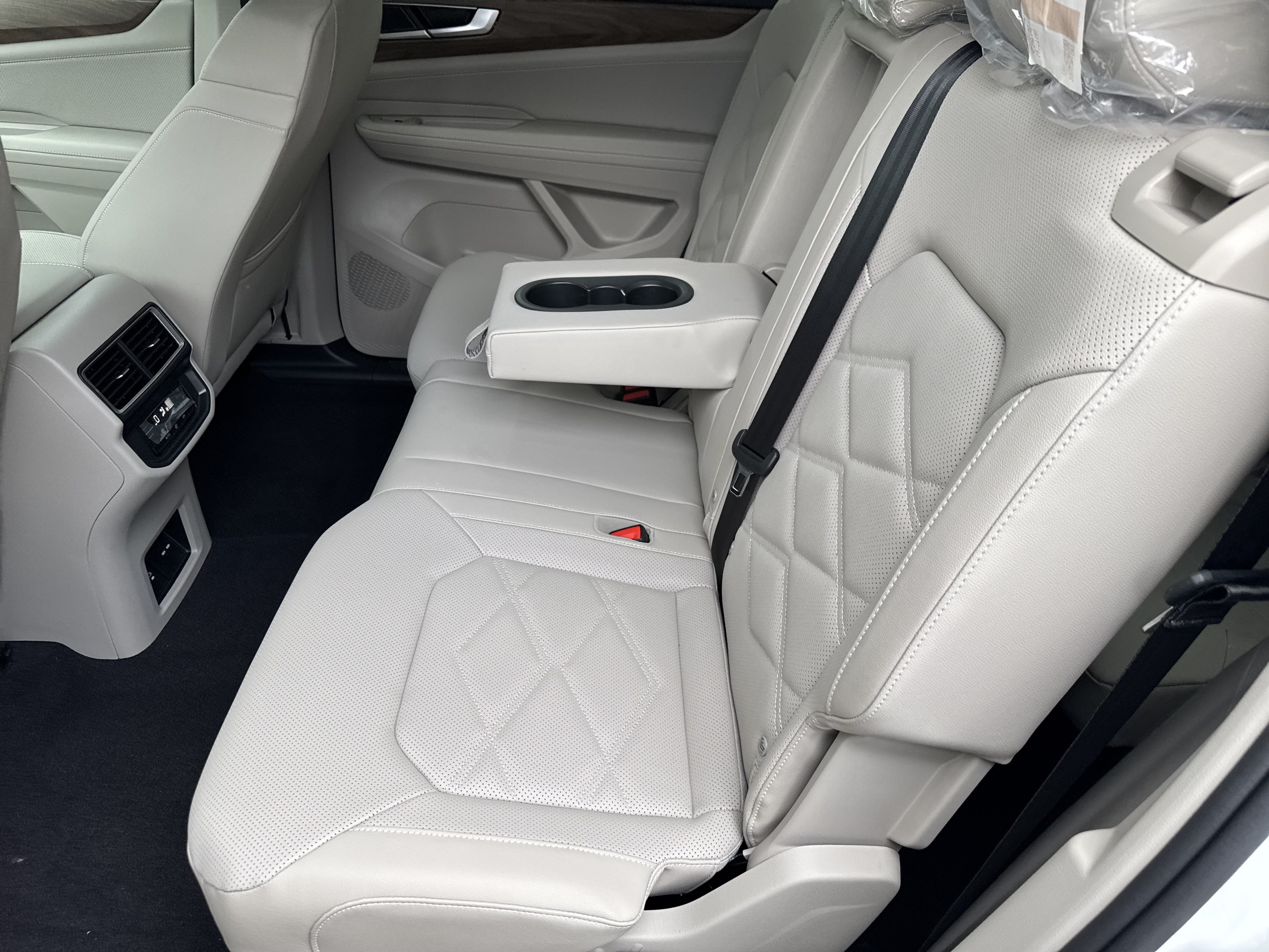 New 2026 Volkswagen Atlas SE FWD image 6
