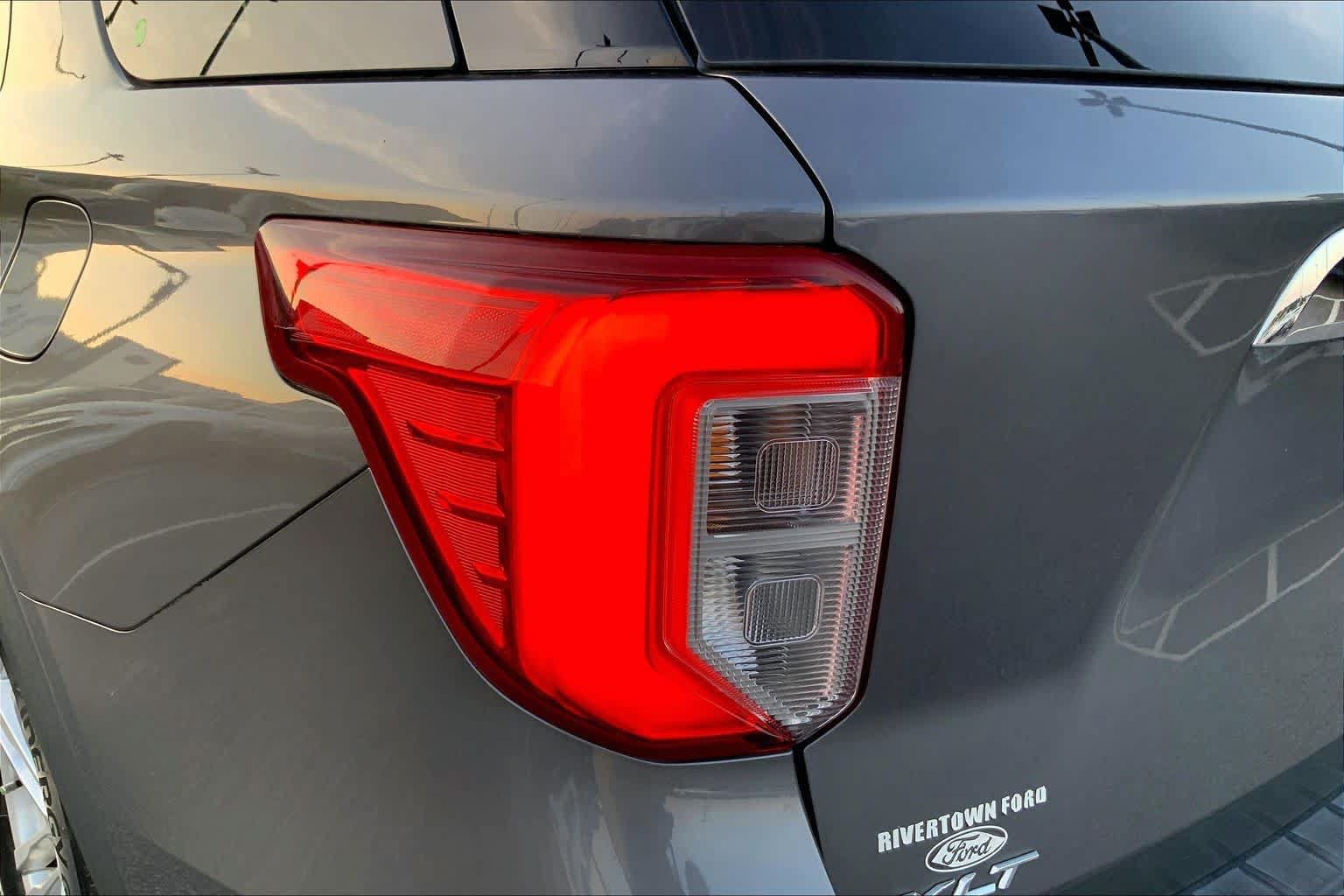 Used 2021 Ford Explorer XLT w/ Equipment Group 202A RWD image 26