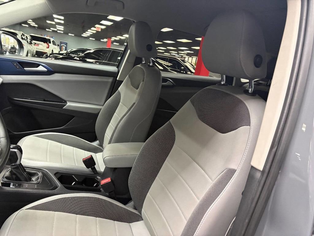 Used 2022 Volkswagen Taos SE FWD image 19