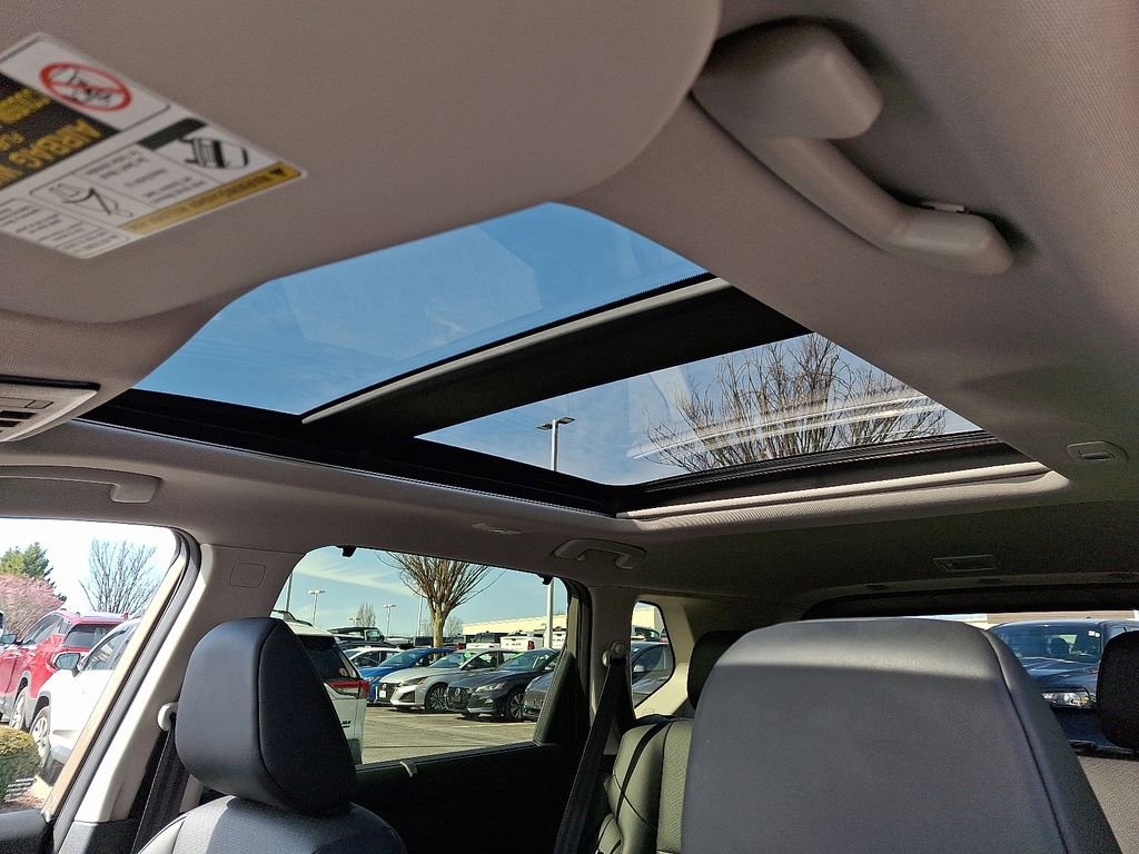 Used 2024 Nissan Rogue SV w/ SV Premium Package image 14