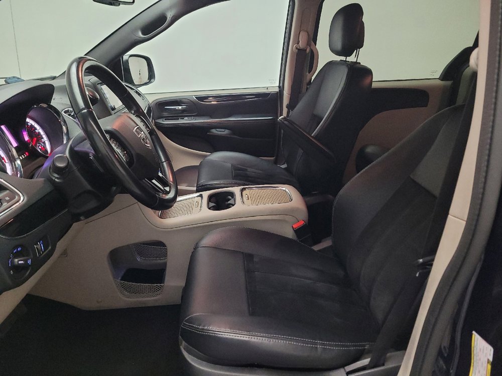 Used 2017 Dodge Grand Caravan SXT w/ Rear Park Assist Package FWD image 17