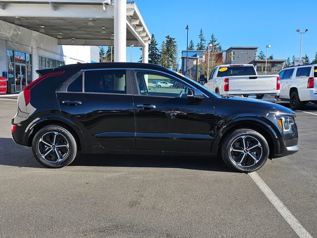 Used 2023 Kia Niro SX image 7