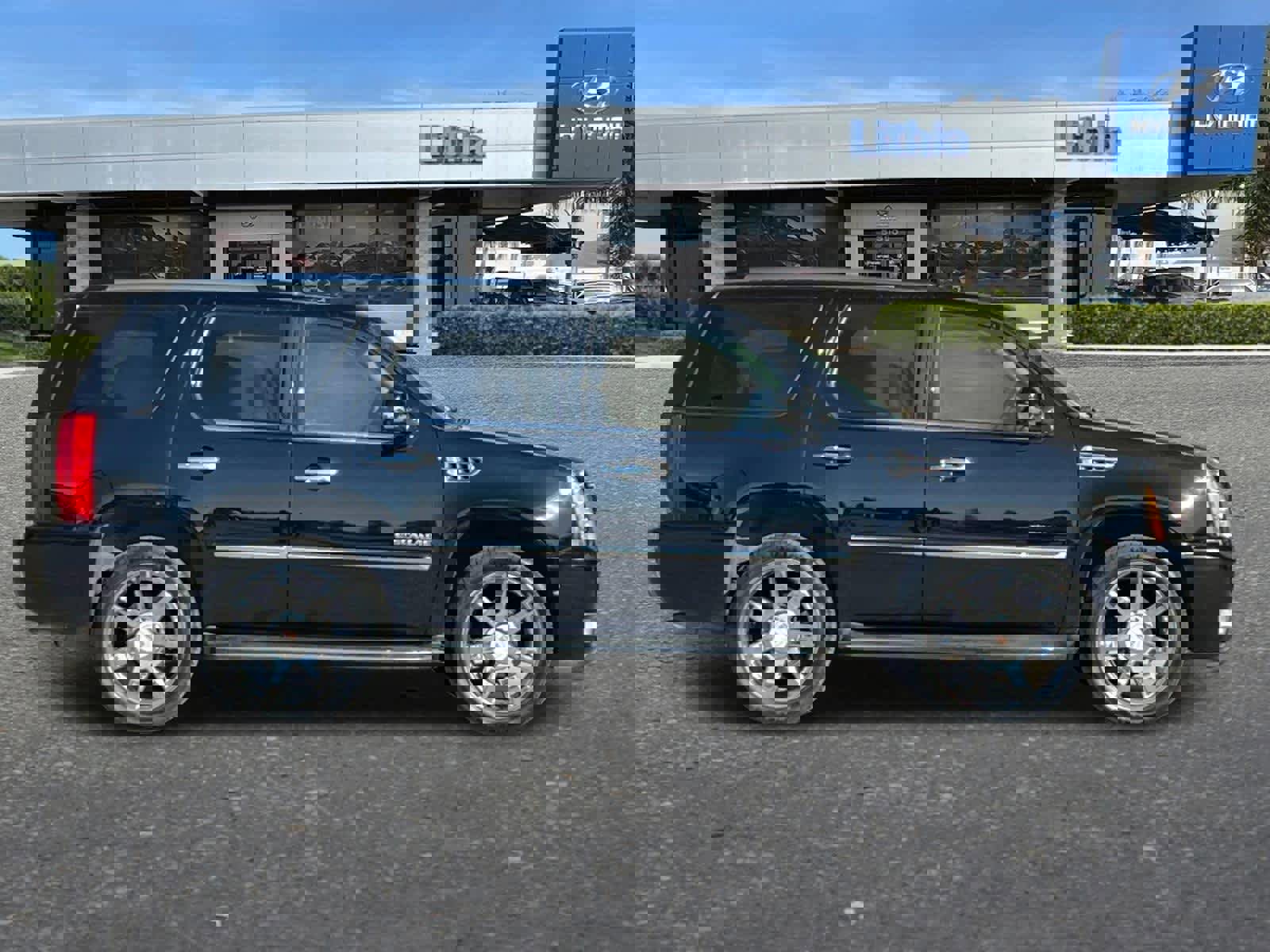 Used 2014 Cadillac Escalade Luxury image 9