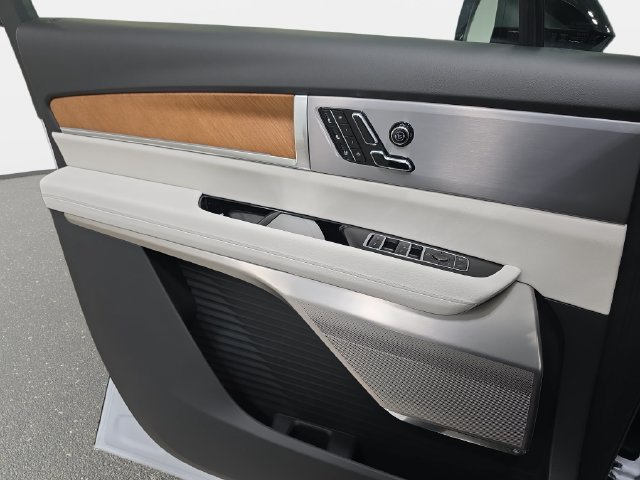 New 2027 Cadillac Vistiq Luxury AWD/4WD image 24