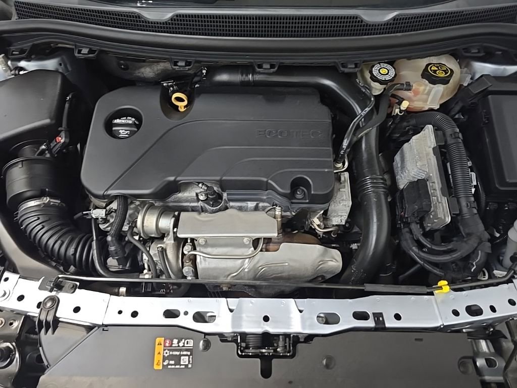 Used 2018 Chevrolet Cruze LT w/ Convenience Package image 12