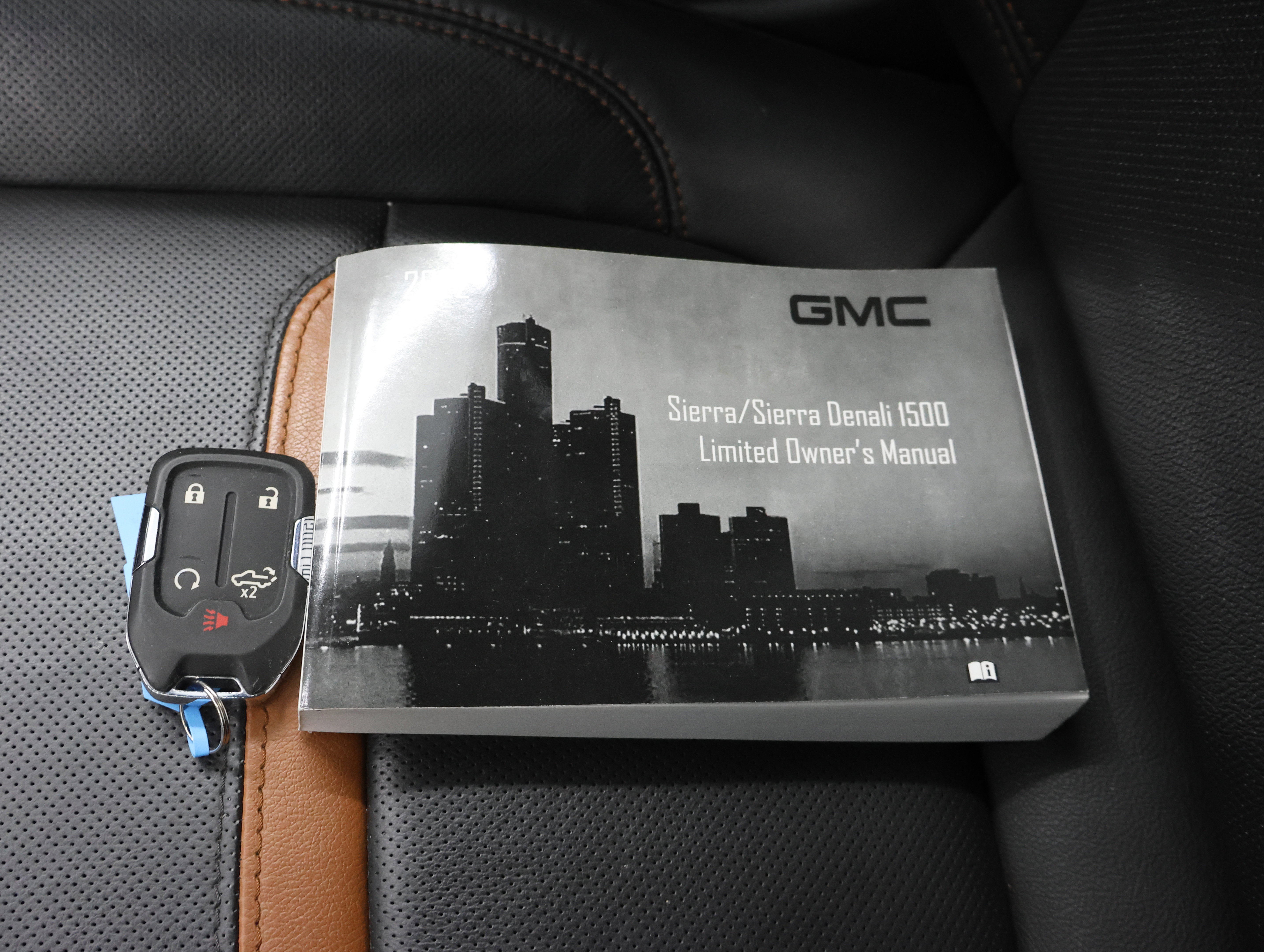 Used 2022 GMC Sierra 1500 AT4 w/ AT4 Premium Package AWD/4WD image 72