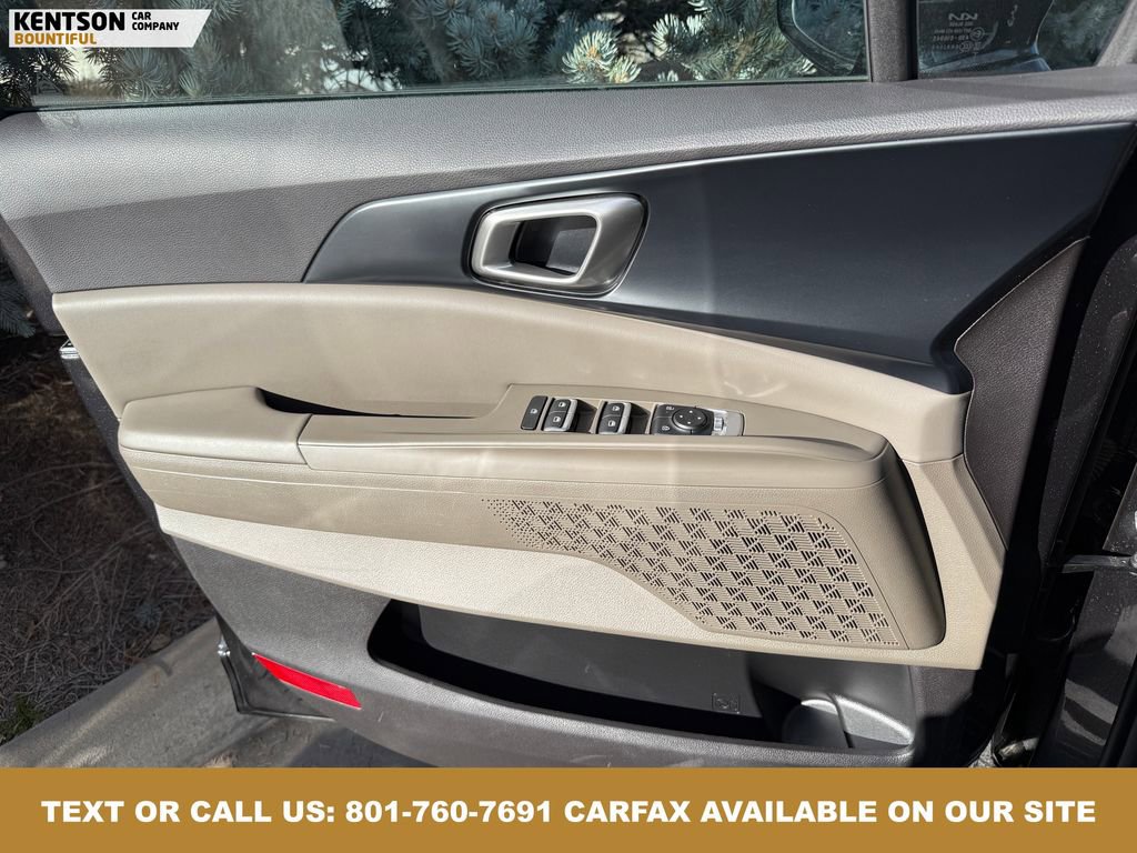 Used 2025 Kia Carnival image 19