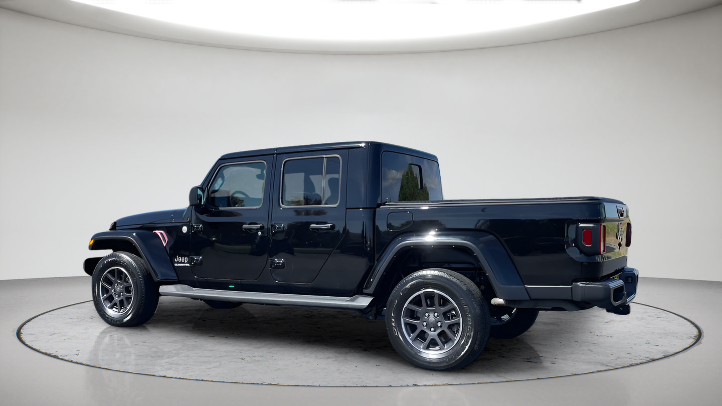 Used 2022 Jeep Gladiator Overland w/ Cold Weather Group AWD/4WD image 9