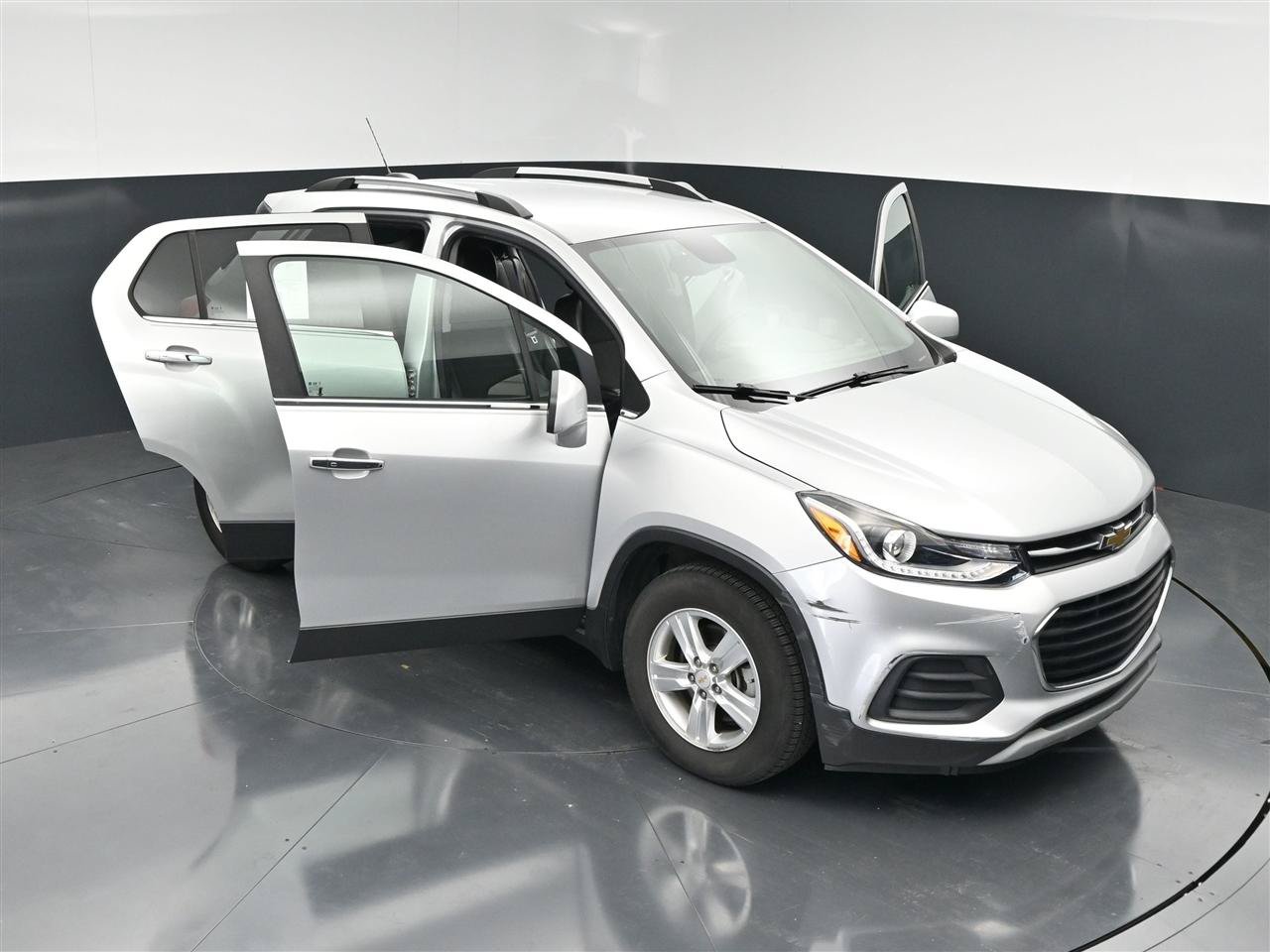 Used 2018 Chevrolet Trax LT w/ LT Convenience Package FWD image 35