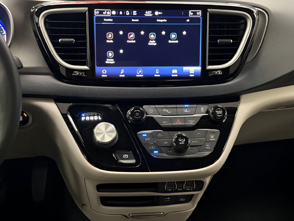 Used 2022 Chrysler Pacifica Touring-L FWD image 16