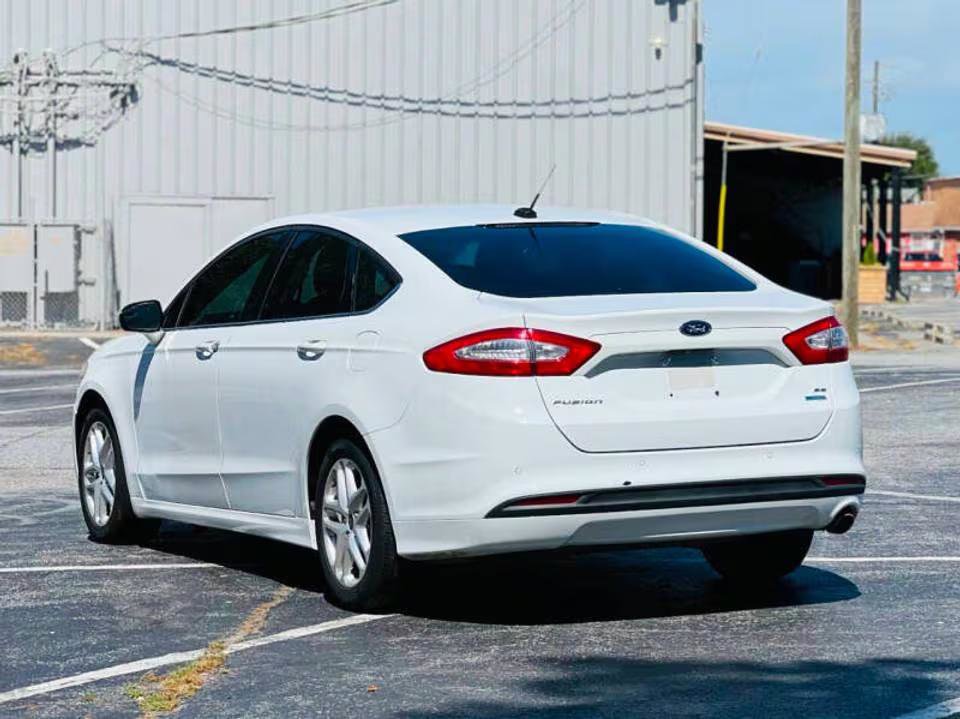 Used 2016 Ford Fusion SE w/ Equipment Group 202A image 5