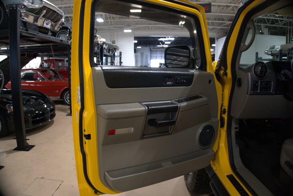 Used 2003 HUMMER H2 w/ Preferred Equipment Group image 36