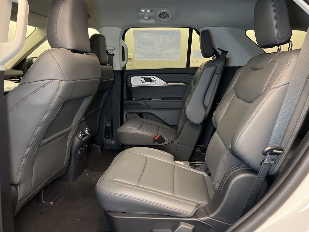 Used 2025 Ford Explorer Active w/ Active Comfort Package image 28
