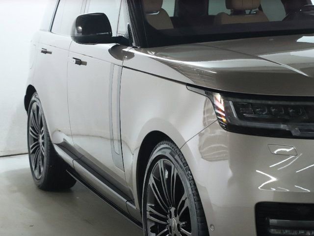 Used 2023 Land Rover Range Rover SE image 12