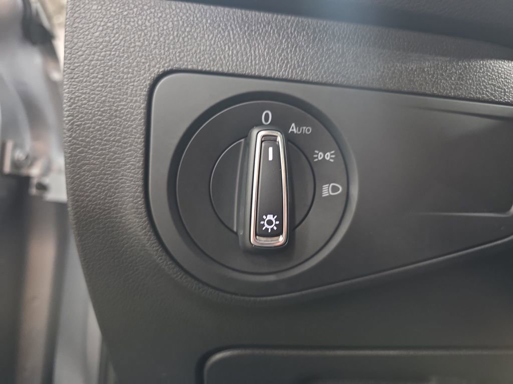 Used 2022 Volkswagen Tiguan SE R-Line image 25