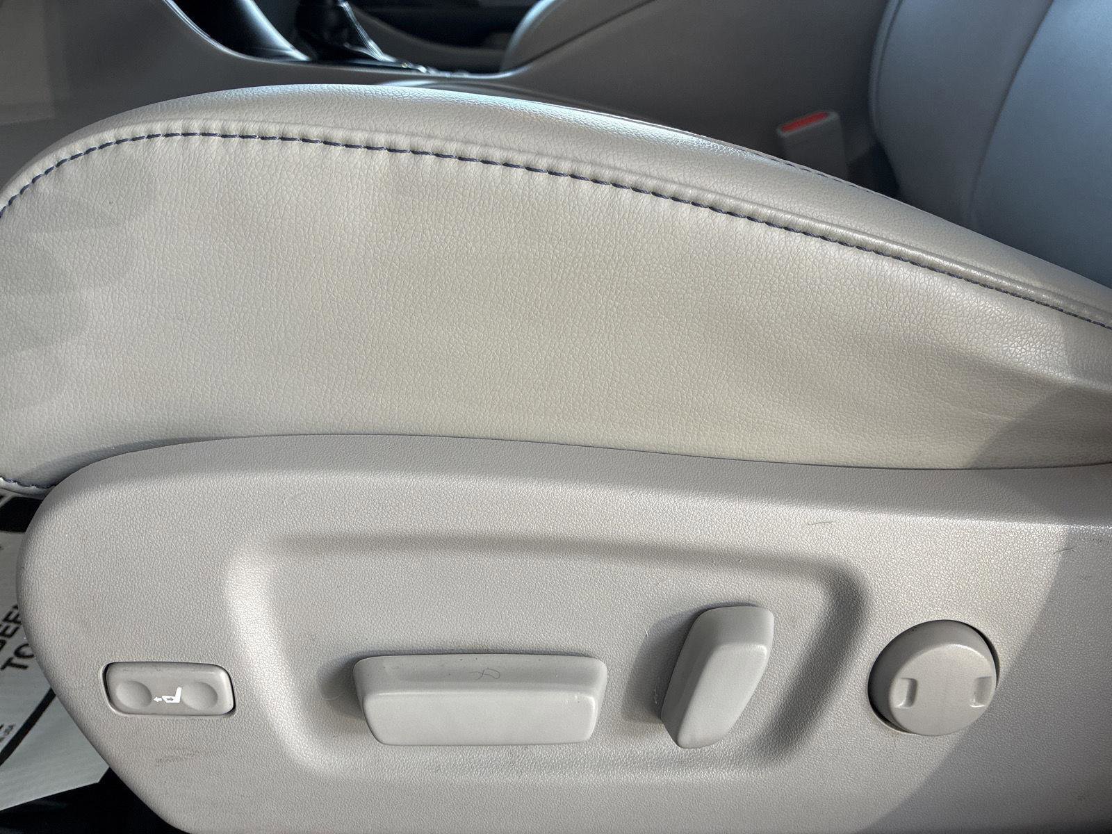 Used 2019 Toyota Highlander XLE AWD/4WD image 21