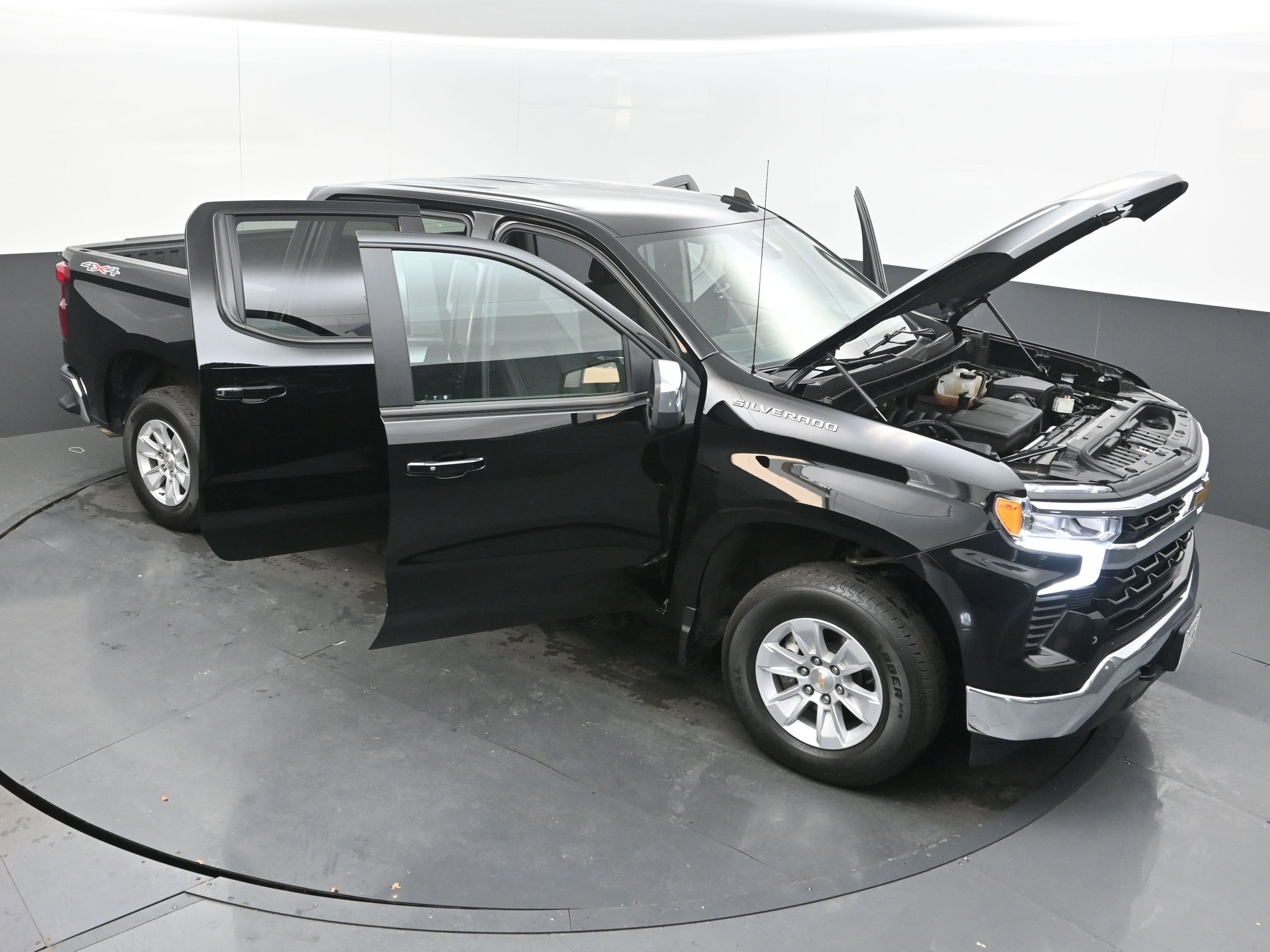 Used 2025 Chevrolet Silverado 1500 LT image 36