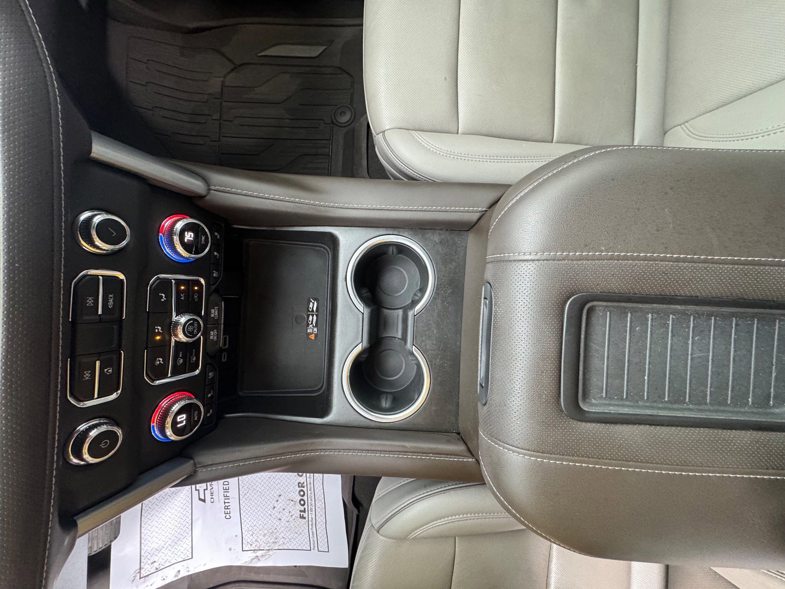 Used 2023 GMC Yukon XL SLT w/ SLT Luxury Package image 24