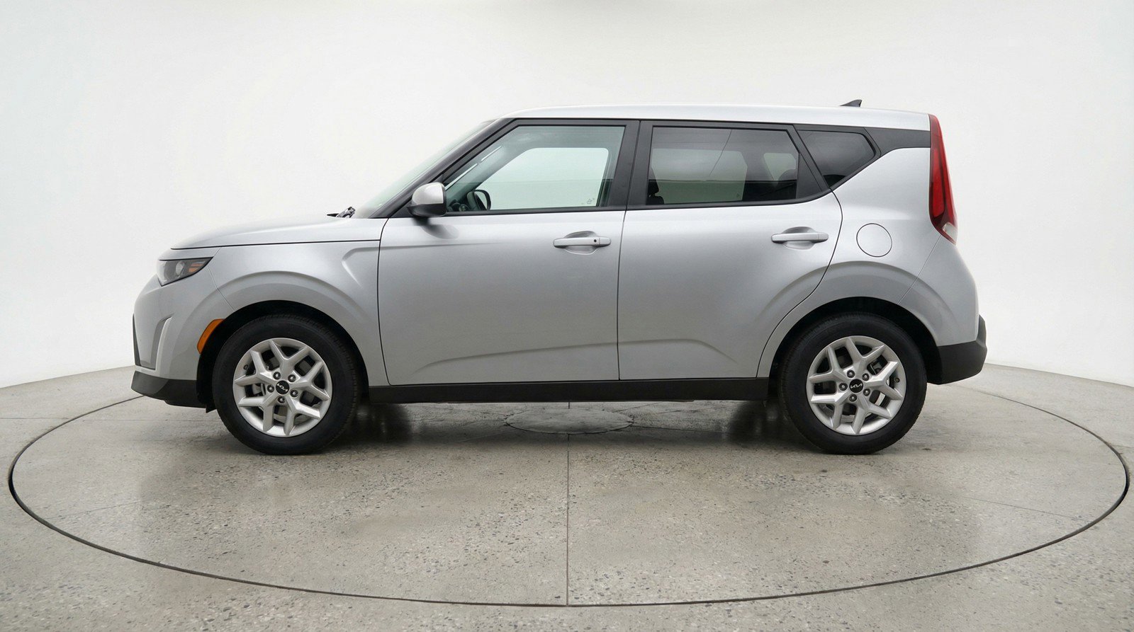 Used 2025 Kia Soul LX w/ LX Technology Package image 5