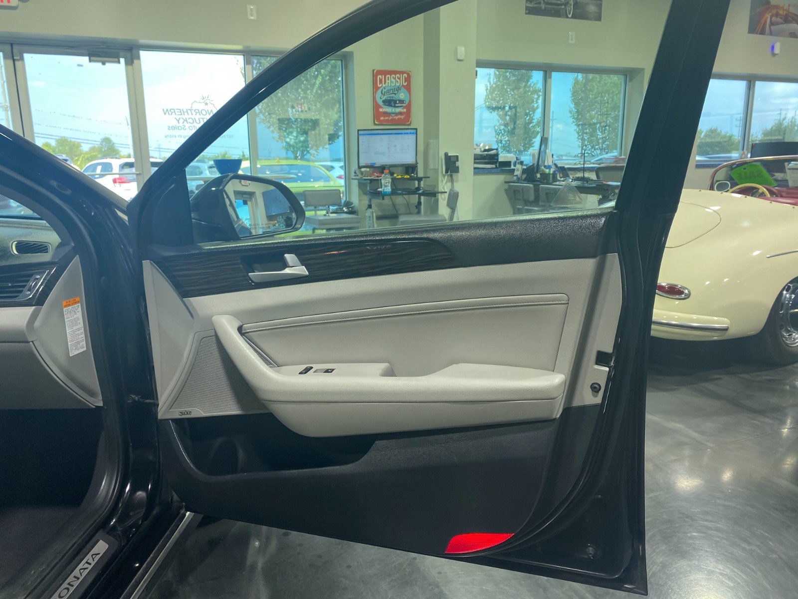 Used 2017 Hyundai Sonata Limited FWD image 14