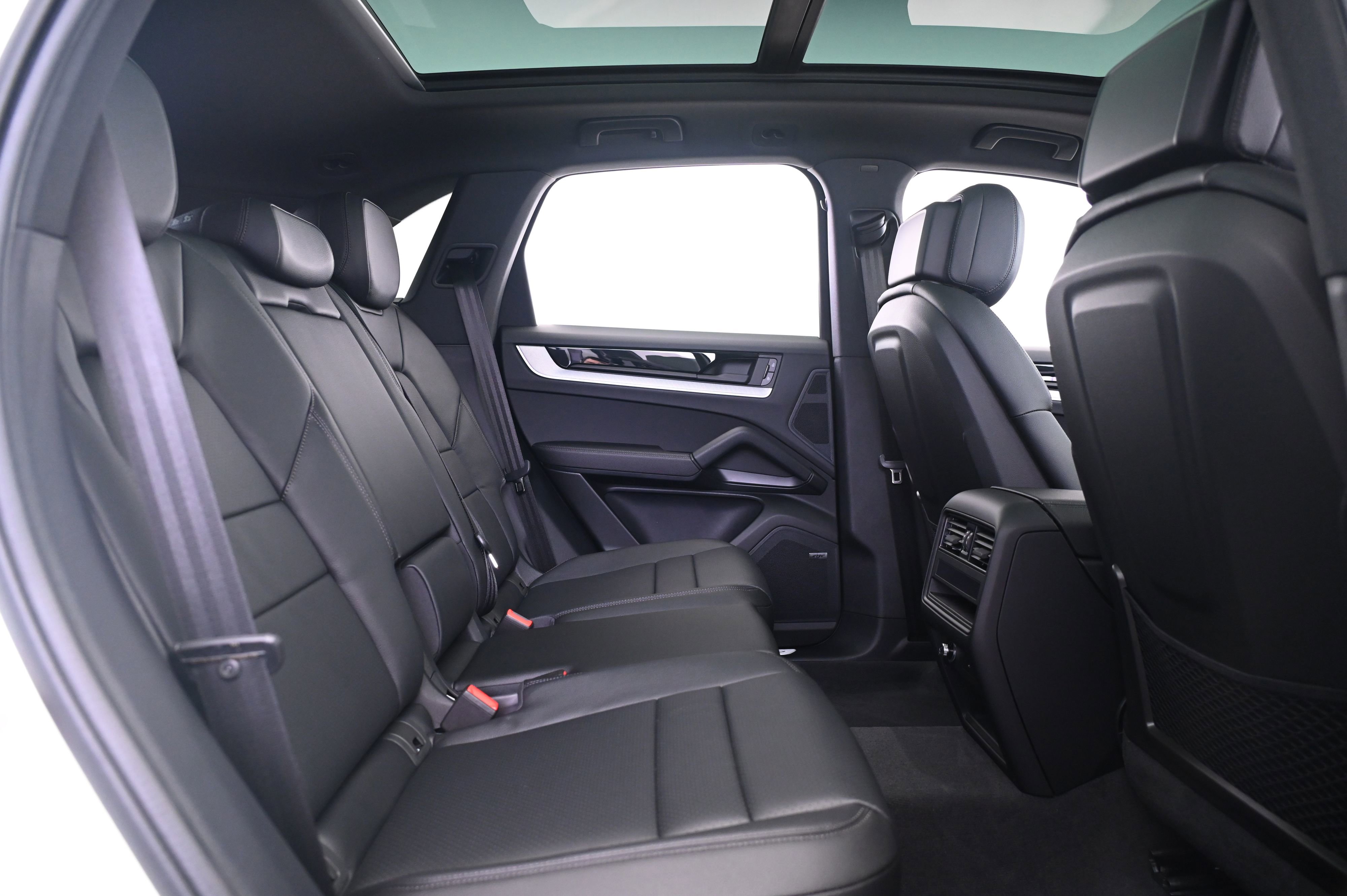 Certified 2025 Porsche Cayenne image 22