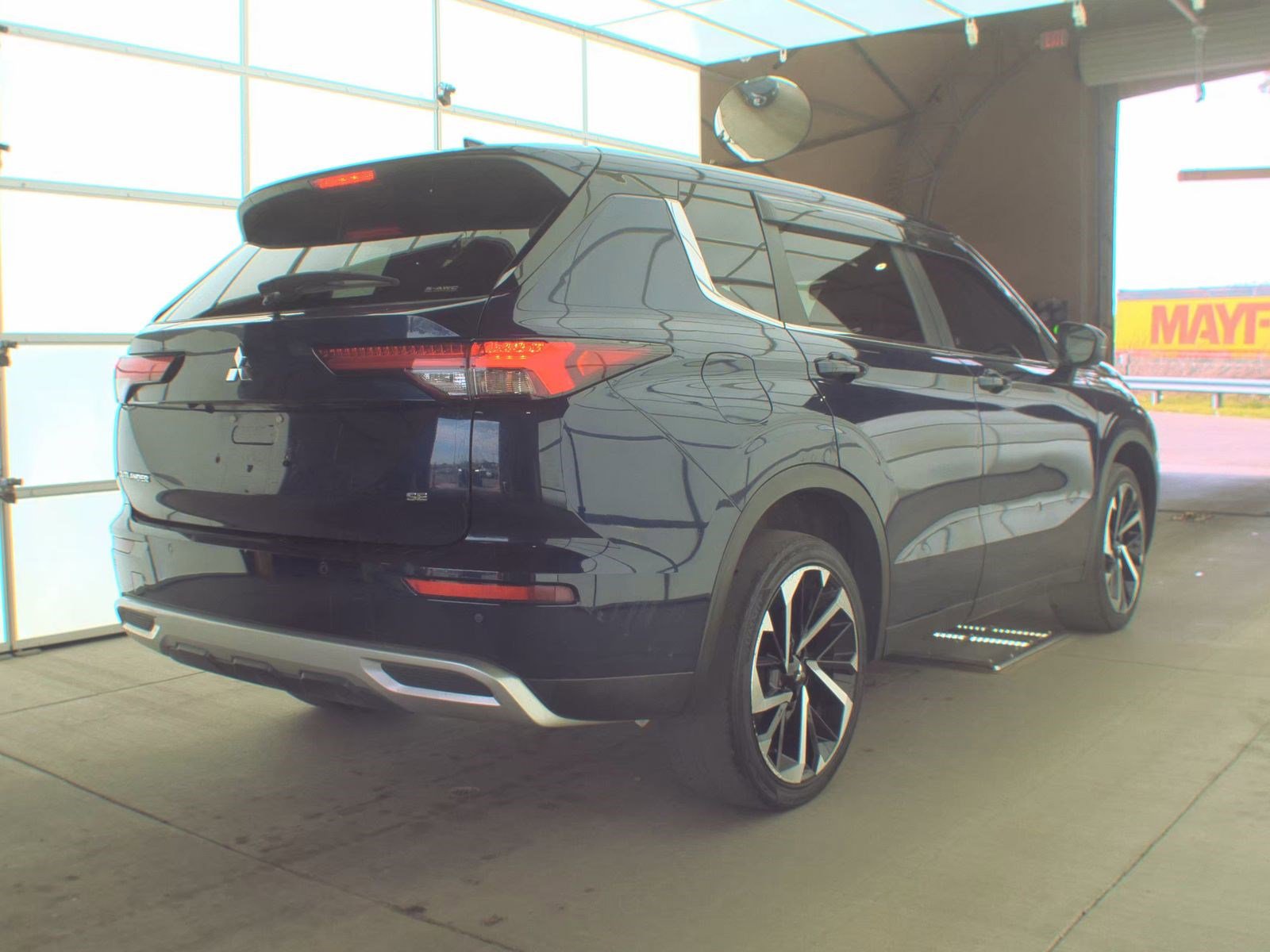 Used 2023 Mitsubishi Outlander SE AWD/4WD image 6