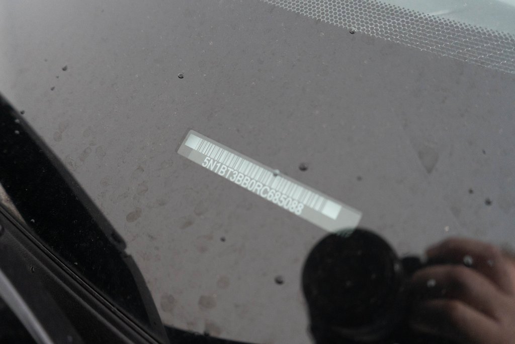 Used 2024 Nissan Rogue SV image 35