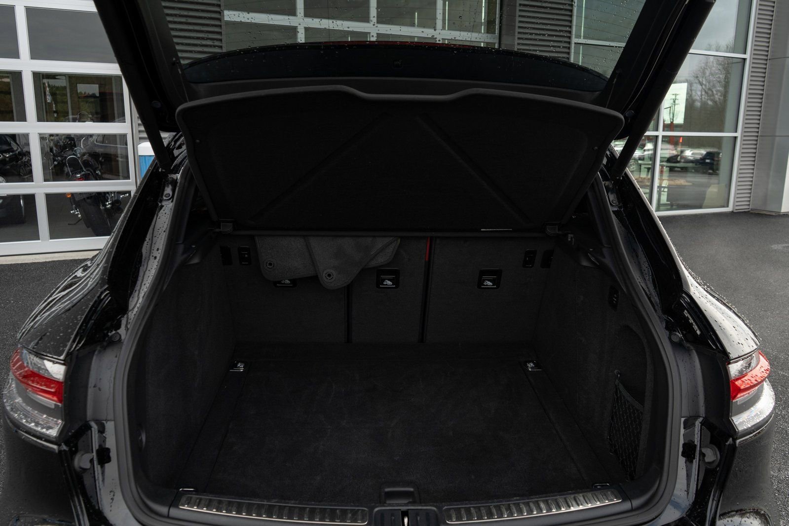 Used 2022 Porsche Macan S w/ Premium Package Plus image 20