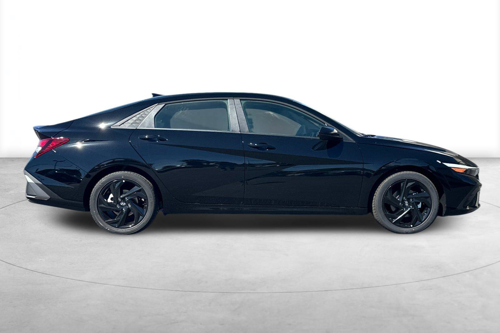 New 2026 Hyundai Elantra SEL Sport FWD image 5
