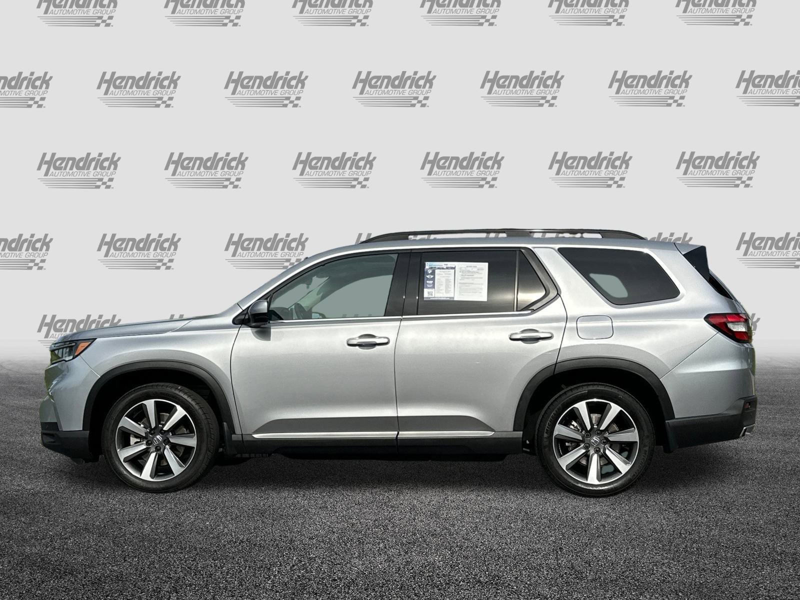 Used 2025 Honda Pilot Touring image 8