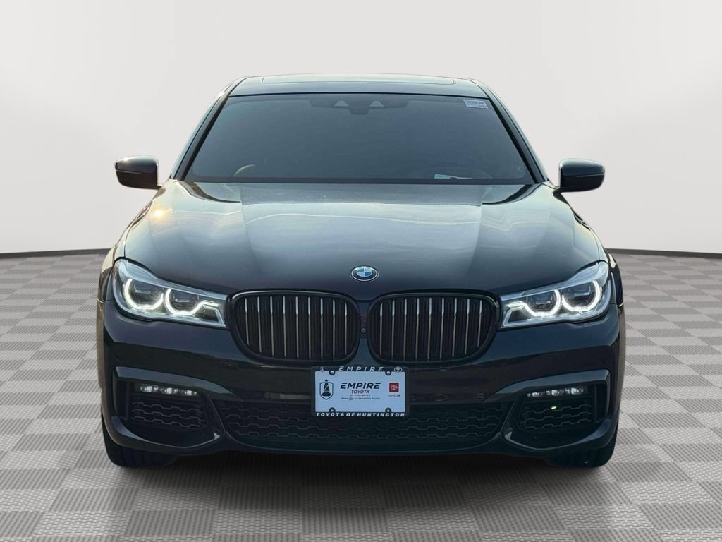 Used 2019 BMW 750i xDrive w/ Executive Package AWD/4WD image 2