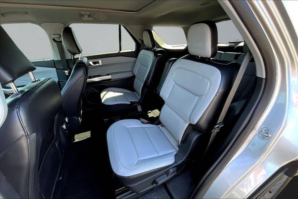 Used 2021 Ford Explorer XLT AWD/4WD image 25