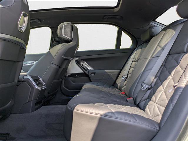 Used 2025 BMW 740i xDrive image 17