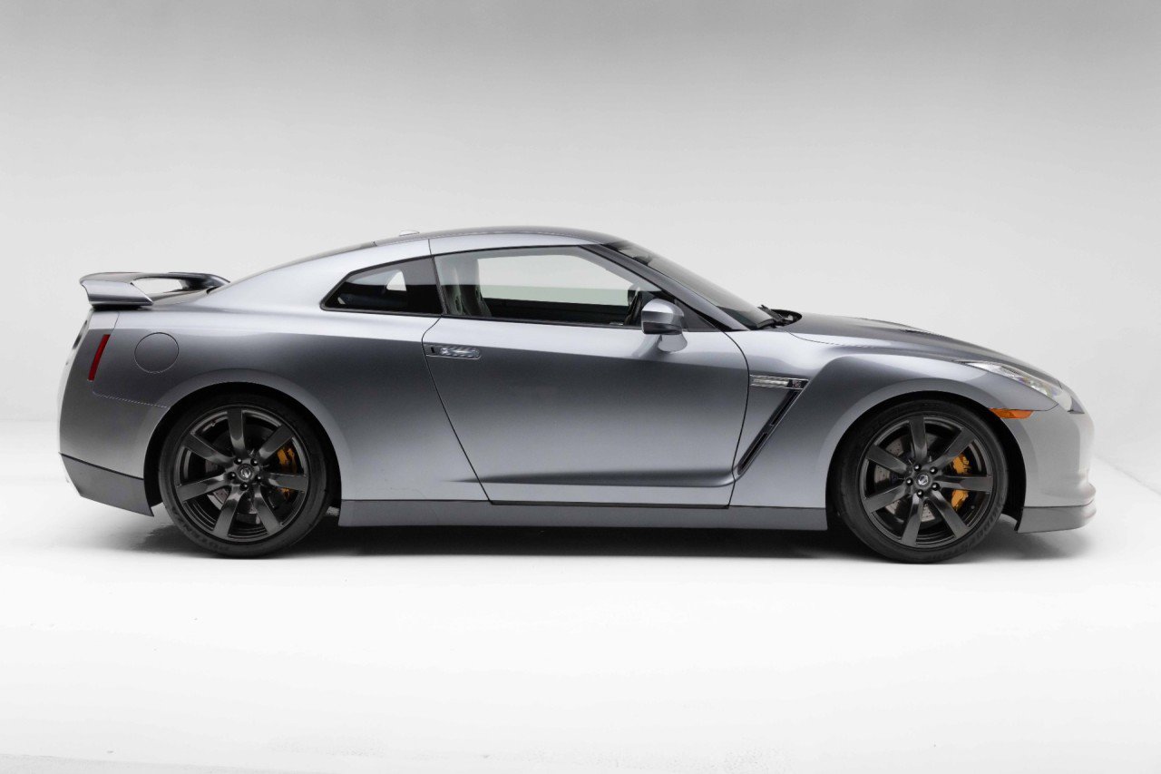 Used 2010 Nissan GT-R Premium AWD/4WD image 15