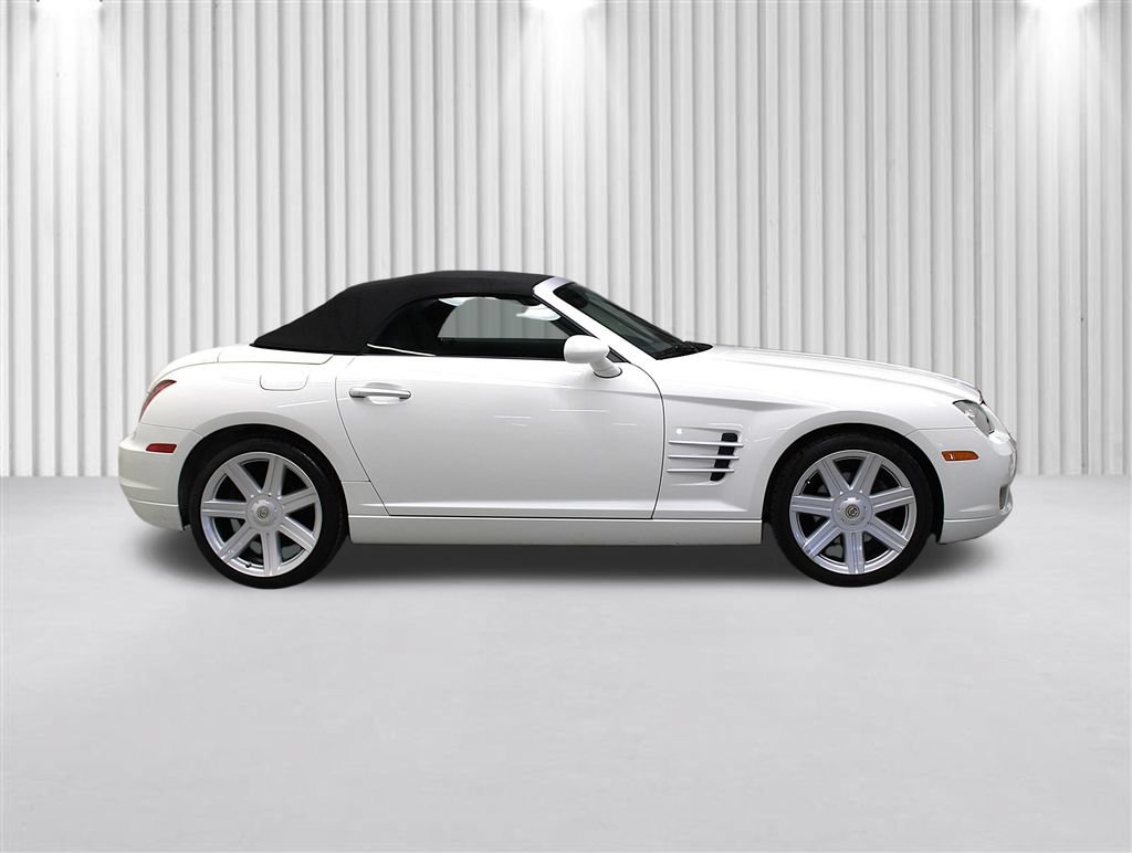 Used 2005 Chrysler Crossfire Limited RWD image 2