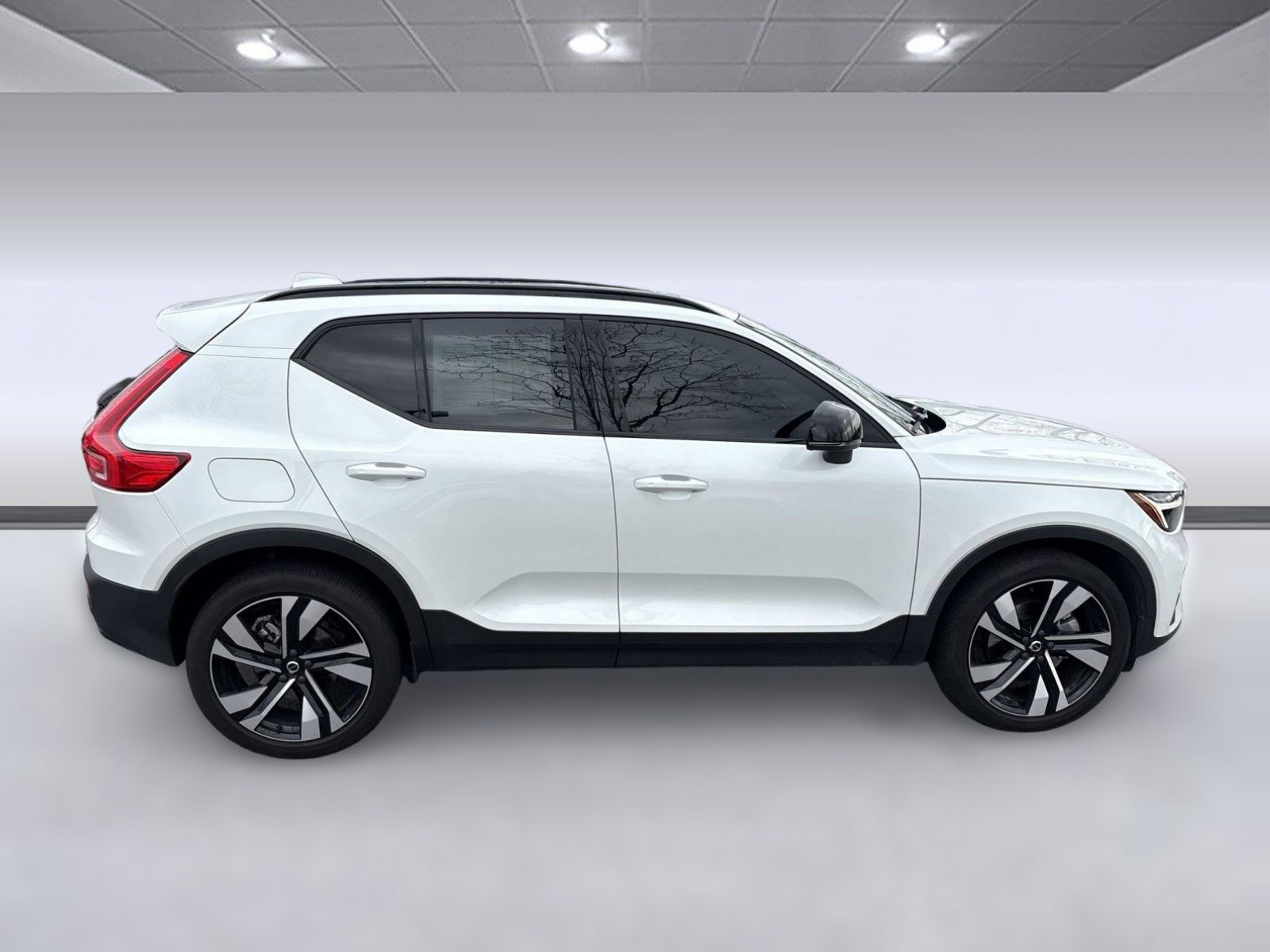 Certified 2023 Volvo XC40 B5 Plus w/ Climate Package image 8