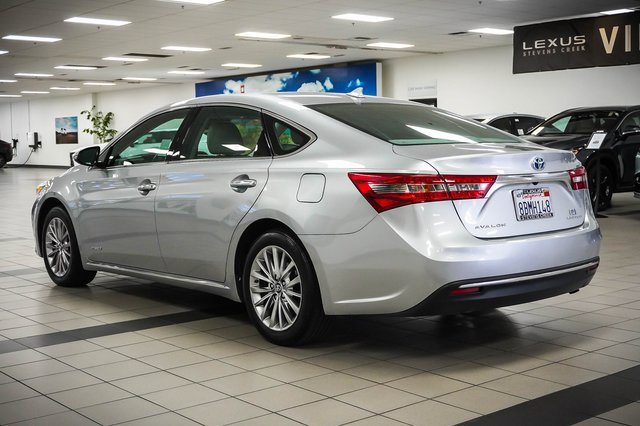 Used 2018 Toyota Avalon Limited image 9