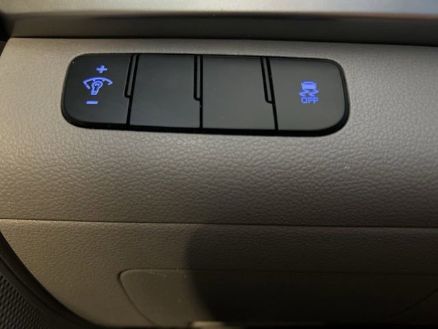 Used 2017 Hyundai Elantra SE image 11