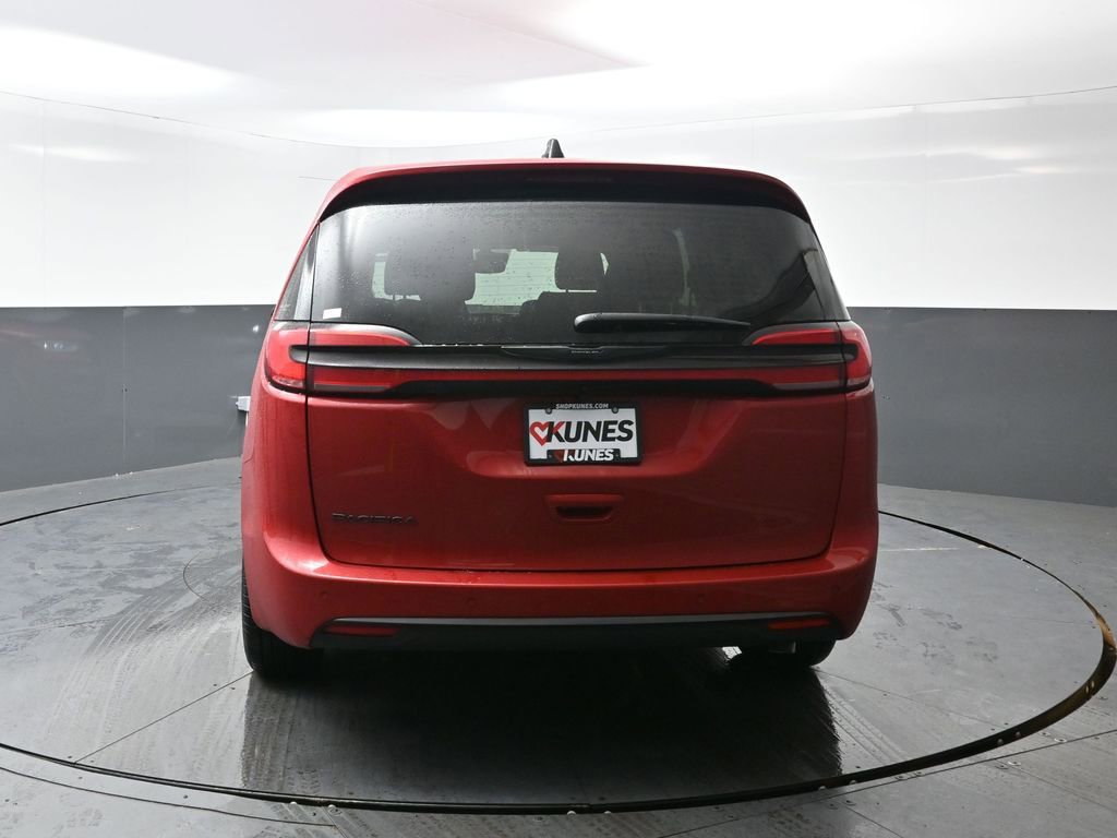 New 2026 Chrysler Pacifica Select FWD image 8