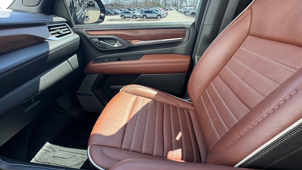 Used 2023 GMC Yukon XL Denali Ultimate image 28