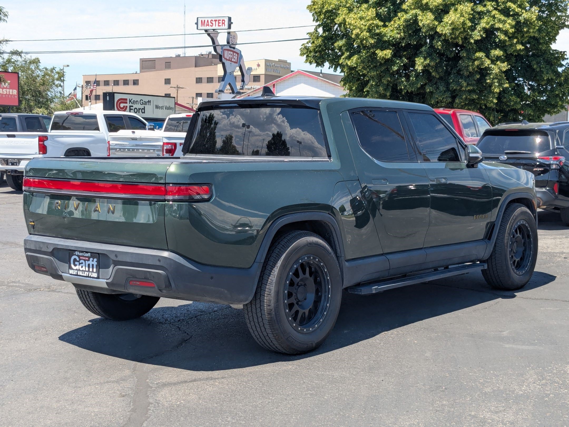Used 2022 Rivian R1T Adventure AWD/4WD image 3