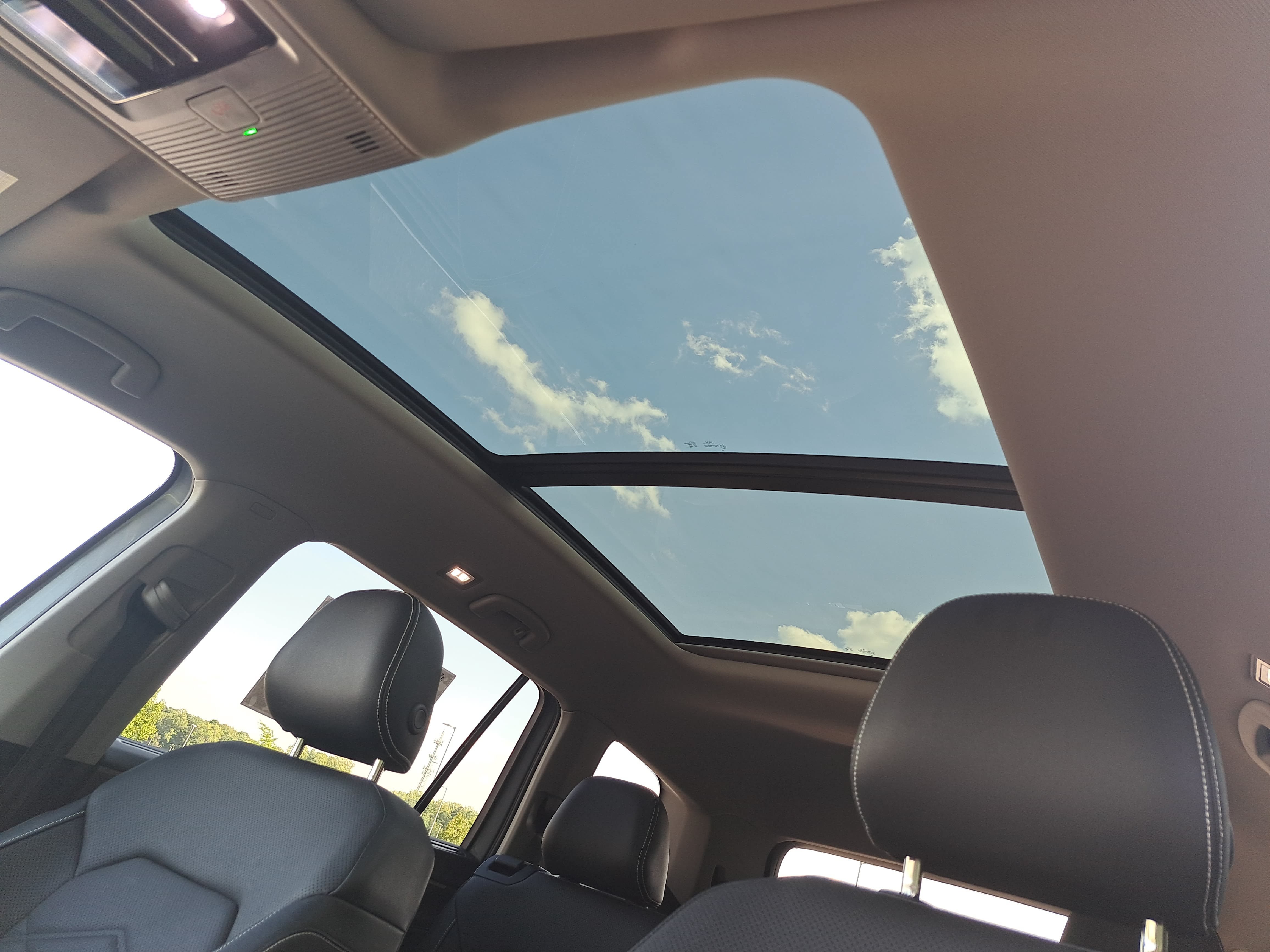 Certified 2026 Volkswagen Atlas SE FWD image 30