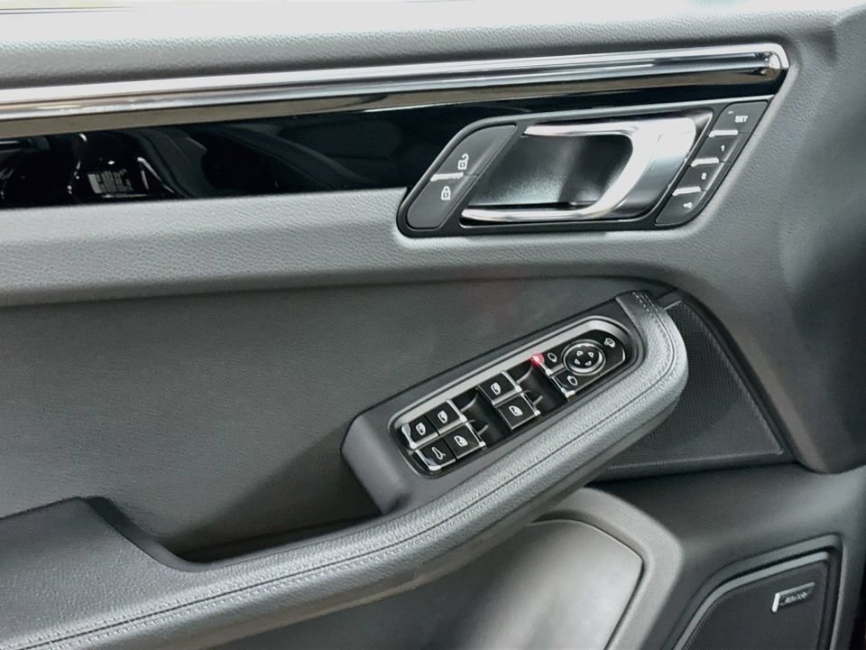 New 2026 Porsche Macan AWD/4WD image 20